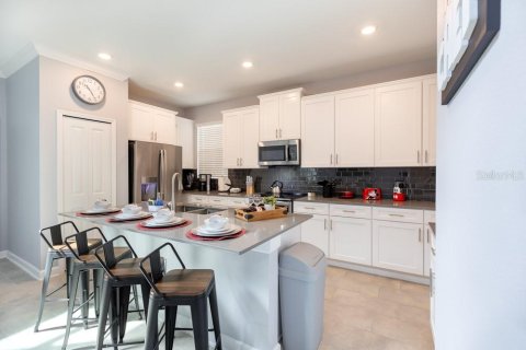 Casa en venta en Kissimmee, Florida, 5 dormitorios, 278.34 m2 № 1616382 - foto 12
