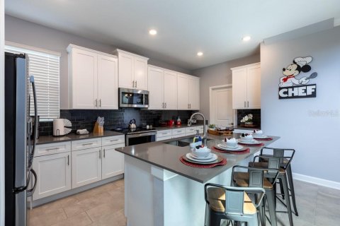 Casa en venta en Kissimmee, Florida, 5 dormitorios, 278.34 m2 № 1616382 - foto 14