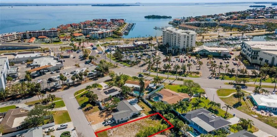 Land in Saint Petersburg, Florida № 1540659