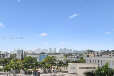 Condo in Bay Harbor Islands, Florida, 2 bedrooms  № 1973876 - photo 23