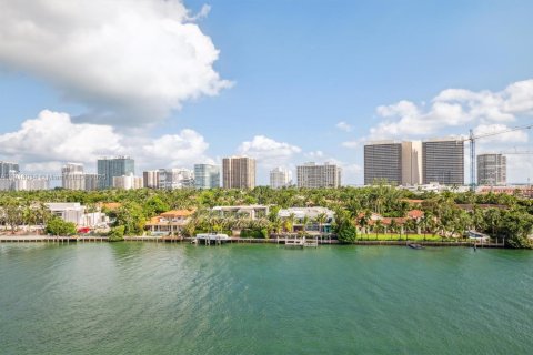 Condo in Bay Harbor Islands, Florida, 2 bedrooms  № 1973876 - photo 3