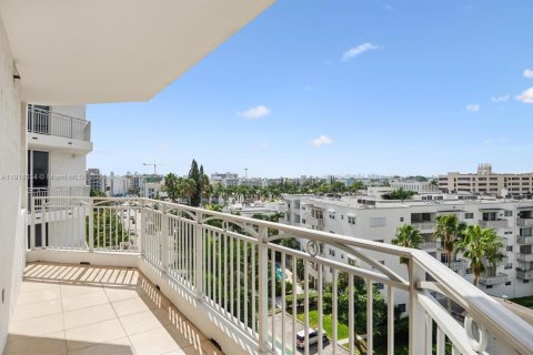 Condo in Bay Harbor Islands, Florida, 2 bedrooms  № 1973876 - photo 22