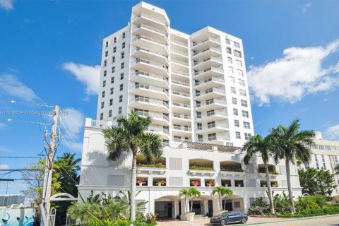 Condo in Bay Harbor Islands, Florida, 2 bedrooms  № 1973876 - photo 24