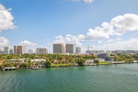 Condo in Bay Harbor Islands, Florida, 2 bedrooms  № 1973876 - photo 21