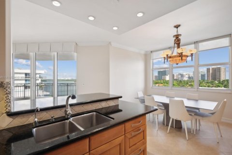Condo in Bay Harbor Islands, Florida, 2 bedrooms  № 1973876 - photo 7