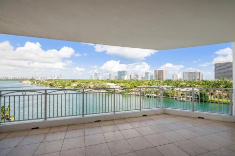 Condo in Bay Harbor Islands, Florida, 2 bedrooms  № 1973876 - photo 2