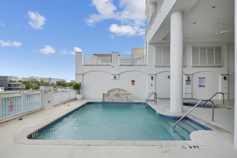 Condo in Bay Harbor Islands, Florida, 2 bedrooms  № 1973876 - photo 19