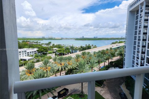 Copropriété à louer à Bal Harbour, Floride: 1 chambre, 83.24 m2 № 1825612 - photo 14