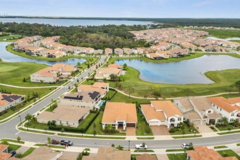 House in Orlando, Florida 4 bedrooms, 331.75 sq.m. № 1724867 - photo 28