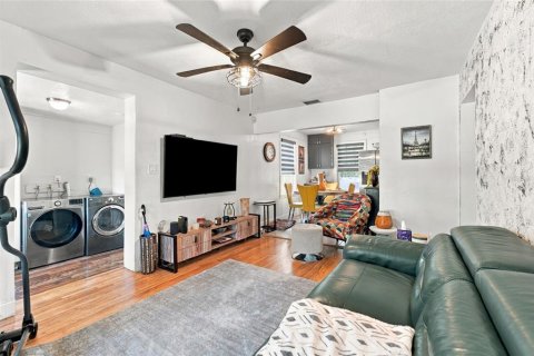 Villa ou maison à vendre à Tampa, Floride: 3 chambres, 100.98 m2 № 2433586 - photo 3