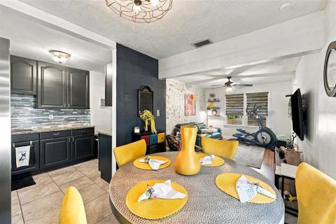 Villa ou maison à vendre à Tampa, Floride: 3 chambres, 100.98 m2 № 2433586 - photo 9