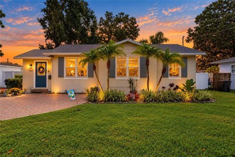 Villa ou maison à Tampa, Floride 3 chambres, 100.98 m2 № 2433586