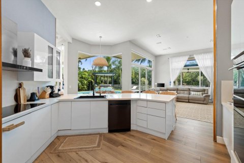 Villa ou maison à vendre à Weston, Floride: 5 chambres, 334.17 m2 № 2370226 - photo 13