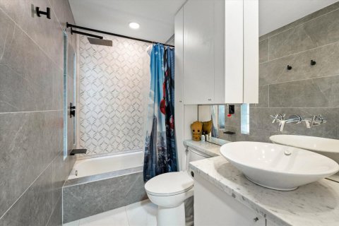 Villa ou maison à vendre à Weston, Floride: 5 chambres, 334.17 m2 № 2370226 - photo 28