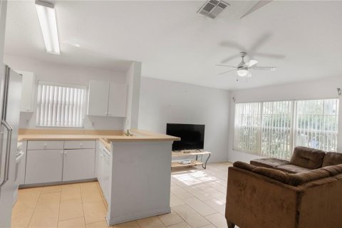 House in Lutz, Florida 3 bedrooms, 98.38 sq.m. № 2114397 - photo 8