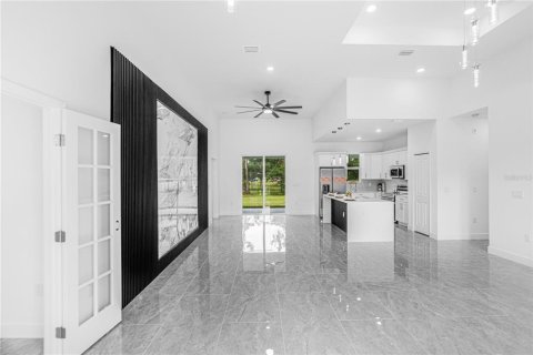Villa ou maison à vendre à Lehigh Acres, Floride: 3 chambres, 167.22 m2 № 2353471 - photo 4
