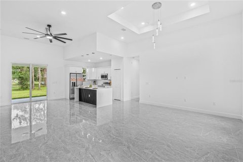 Villa ou maison à vendre à Lehigh Acres, Floride: 3 chambres, 167.22 m2 № 2353471 - photo 6