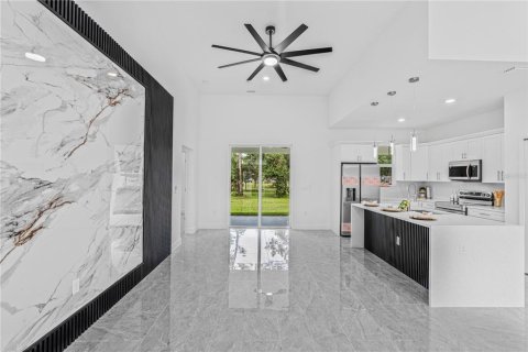 Villa ou maison à vendre à Lehigh Acres, Floride: 3 chambres, 167.22 m2 № 2353471 - photo 12