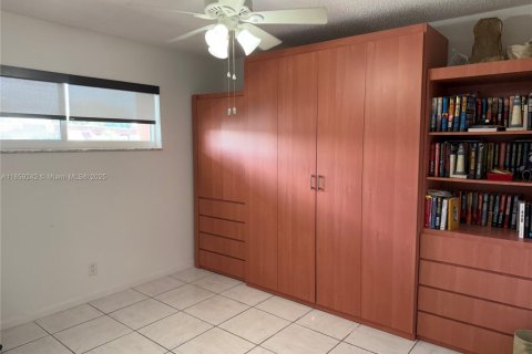 Снять в аренду кондоминиум в Пемброк-Пайнс, Флорида 2 спальни, 108.7м2, № 1886527 - фото 4