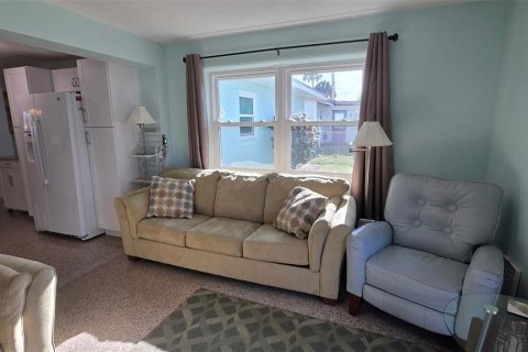 House in New Smyrna Beach, Florida 3 bedrooms, 114.83 sq.m. № 2201238 - photo 8