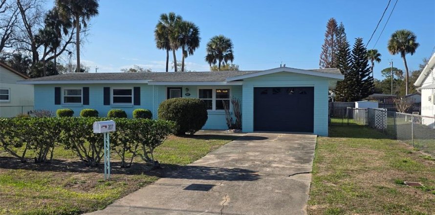 House in New Smyrna Beach, Florida 3 bedrooms, 114.83 sq.m. № 2201238