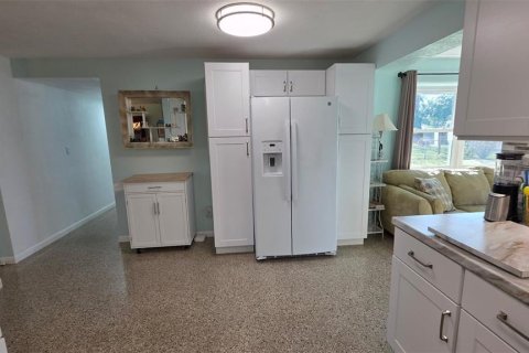 House in New Smyrna Beach, Florida 3 bedrooms, 114.83 sq.m. № 2201238 - photo 10