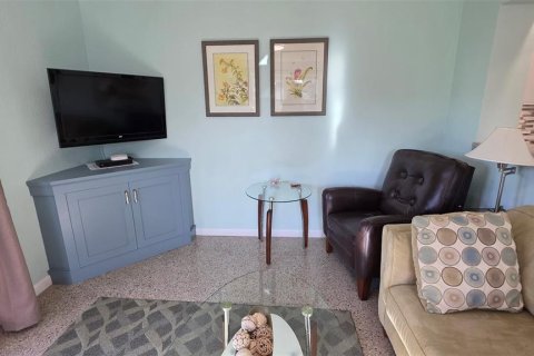 House in New Smyrna Beach, Florida 3 bedrooms, 114.83 sq.m. № 2201238 - photo 22