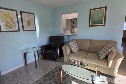 House in New Smyrna Beach, Florida 3 bedrooms, 114.83 sq.m. № 2201238 - photo 27