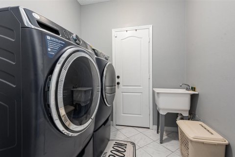 Casa en venta en Deltona, Florida, 4 dormitorios, 243.96 m2 № 2385585 - foto 23