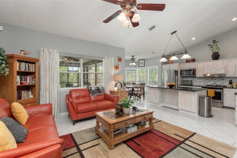 Casa en venta en Deltona, Florida, 4 dormitorios, 243.96 m2 № 2385585 - foto 7