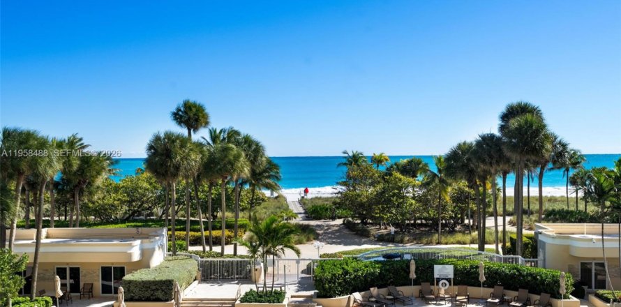 Кондоминиум с 3 спальнями в Бэл-Харбор, Флорида № 2021894