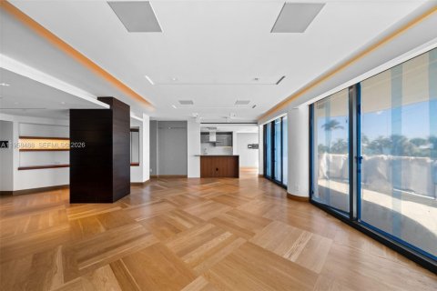 Купить кондоминиум в Бэл-Харбор, Флорида 3 спальни, 300.07м2, № 2021894 - фото 10