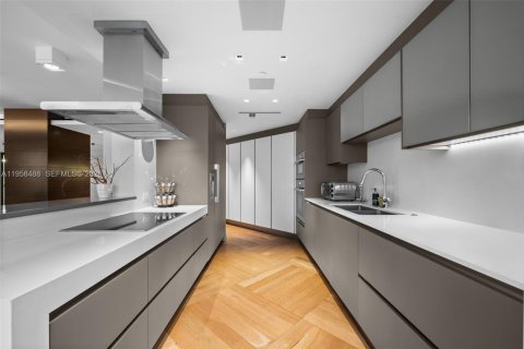 Купить кондоминиум в Бэл-Харбор, Флорида 3 спальни, 300.07м2, № 2021894 - фото 23