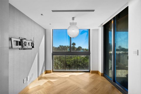 Купить кондоминиум в Бэл-Харбор, Флорида 3 спальни, 300.07м2, № 2021894 - фото 18