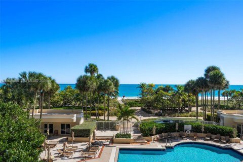 Купить кондоминиум в Бэл-Харбор, Флорида 3 спальни, 300.07м2, № 2021894 - фото 11