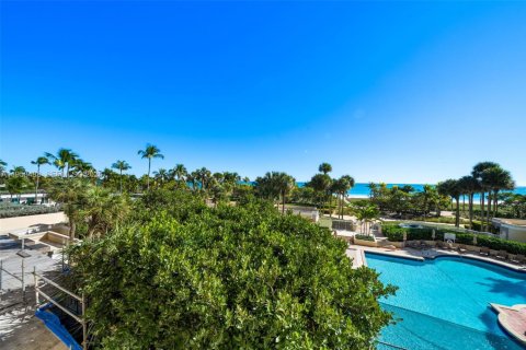 Купить кондоминиум в Бэл-Харбор, Флорида 3 спальни, 300.07м2, № 2021894 - фото 19