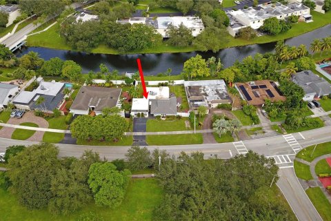 Propiedad comercial en alquiler en Miami, Florida, 27.87 m2 № 1946507 - foto 14
