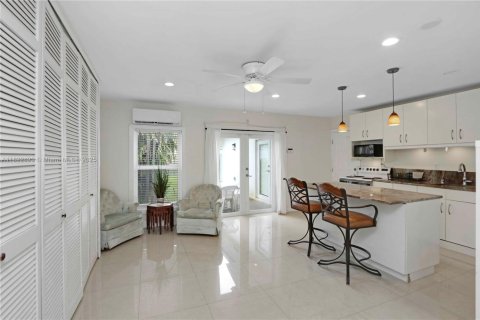 Propiedad comercial en alquiler en Miami, Florida, 27.87 m2 № 1946507 - foto 5