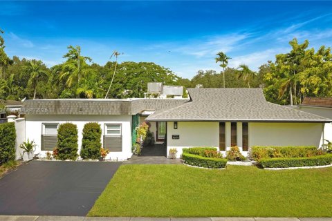 Propiedad comercial en alquiler en Miami, Florida, 27.87 m2 № 1946507 - foto 1