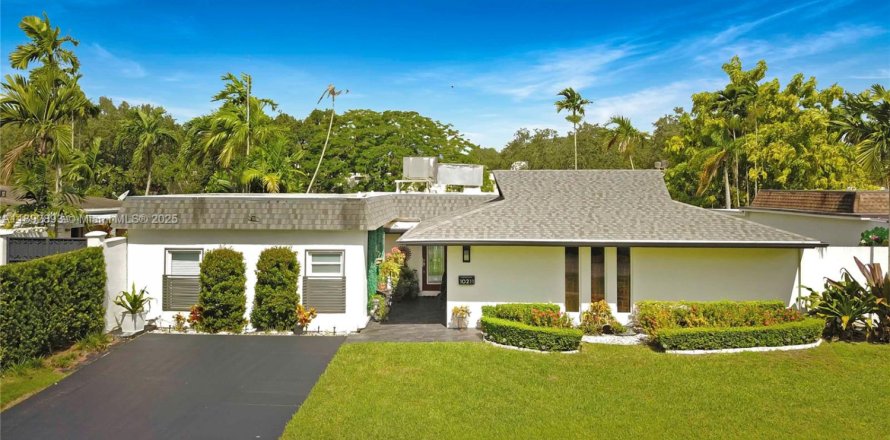 Propiedad comercial en Miami, Florida 27.87 m2 № 1946507