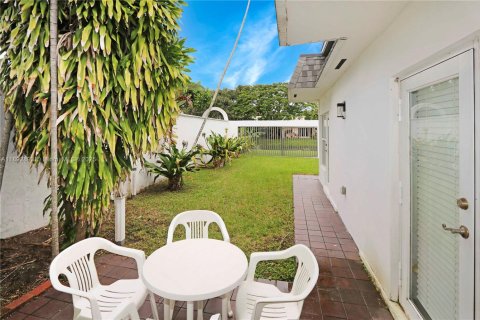 Propiedad comercial en alquiler en Miami, Florida, 27.87 m2 № 1946507 - foto 11