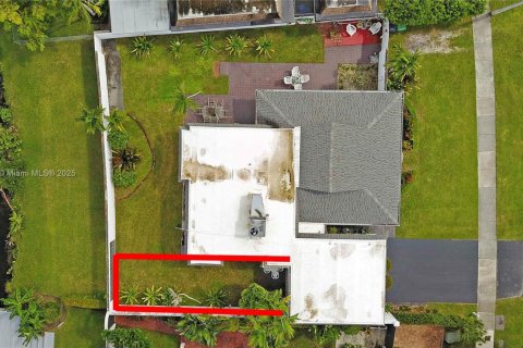 Propiedad comercial en alquiler en Miami, Florida, 27.87 m2 № 1946507 - foto 13