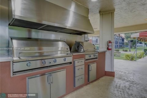 Condo in Pembroke Pines, Florida, 1 bedroom  № 2244408 - photo 24