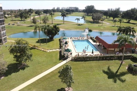 Condo in Pembroke Pines, Florida, 1 bedroom  № 2244408 - photo 17
