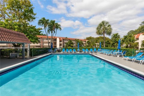 Condo in Pembroke Pines, Florida, 1 bedroom  № 2244408 - photo 22