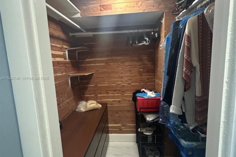 Condo in Pembroke Pines, Florida, 1 bedroom  № 2244408 - photo 12