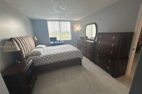 Condo in Pembroke Pines, Florida, 1 bedroom  № 2244408 - photo 11