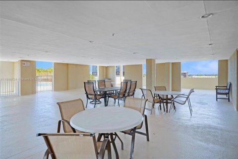 Condominio en alquiler en Miami, Florida, 2 dormitorios, 87.51 m2 № 1979337 - foto 24