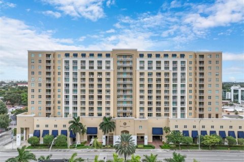 Condominio en alquiler en Miami, Florida, 2 dormitorios, 87.51 m2 № 1979337 - foto 1