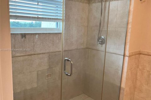 Condominio en alquiler en Miami, Florida, 2 dormitorios, 87.51 m2 № 1979337 - foto 19